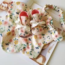 【11/14後出貨】彌月禮盒 小花兒 360度圍兜  嬰兒圍兜 嬰兒鞋