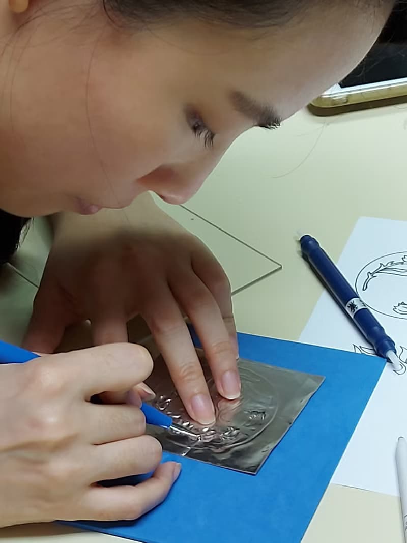 【體驗】【不需用火與敲打的錫雕金工】曼陀羅 圓滿錫雕隨身鏡