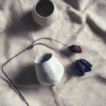 桌上的白陶糖霜 / 漂浮奶油鬱金香小茶杯 - M 號