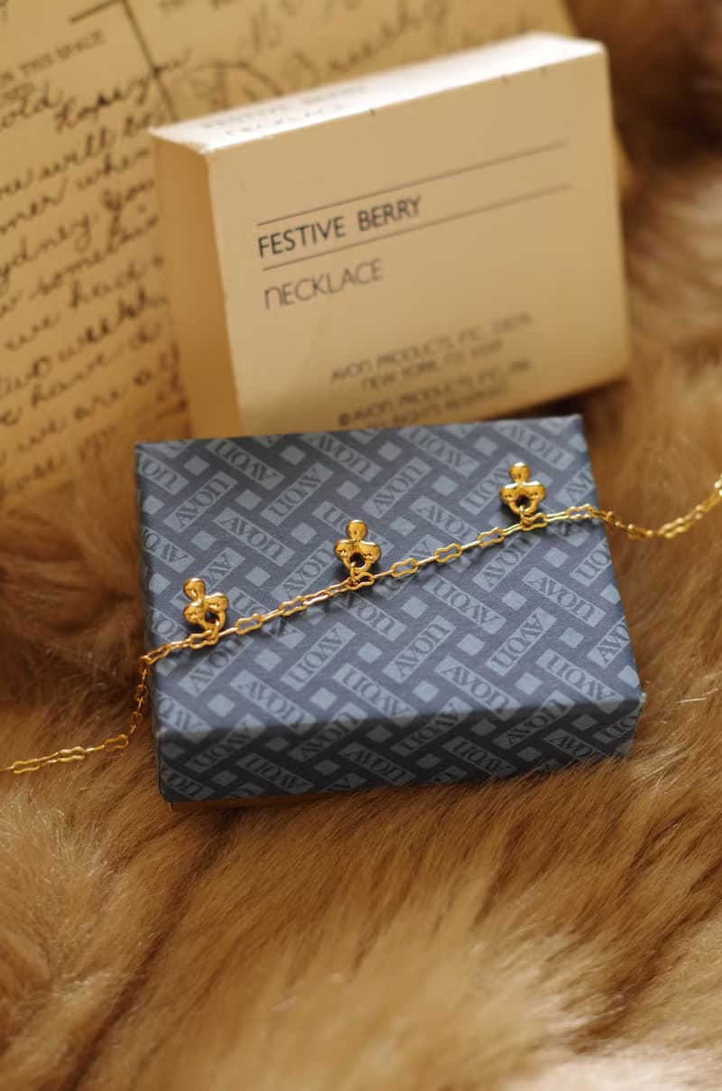 老又好古董珠寶 金色小果實垂墜項鍊1981 Avon N21