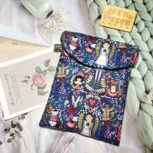 袋物系列-美國設計師限量布燙金愛麗絲收納袋-7.8吋電子書保護套