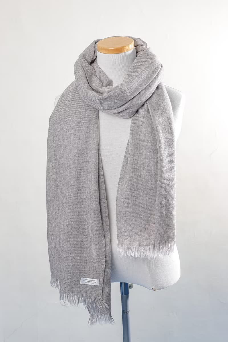 頂級高山Cashmere 圍巾 原色無染淺灰 親膚透氣 高山雪地