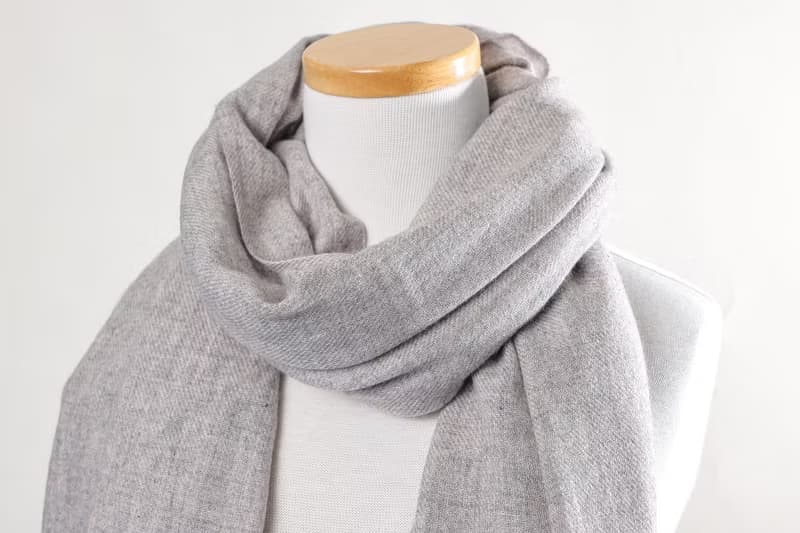 頂級高山Cashmere 圍巾 原色無染淺灰 親膚透氣 高山雪地