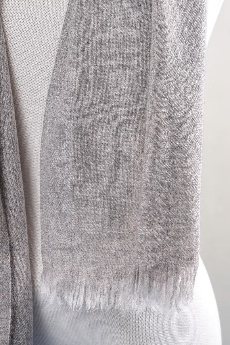 頂級高山Cashmere 圍巾 原色無染淺灰 親膚透氣 高山雪地