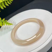 精品 奶酪色 瑪瑙手鐲 57+MM 冰潤起光天眼玉髓手環 財富平衡和諧