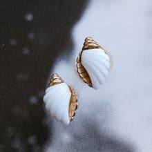 Vintage Jewelry 西洋古董飾品 AVON  小巧 清涼小白貝 針式耳環