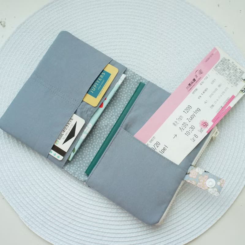 Lovely【櫻花雙拉鍊多功能短夾護照套】布書套、淺灰