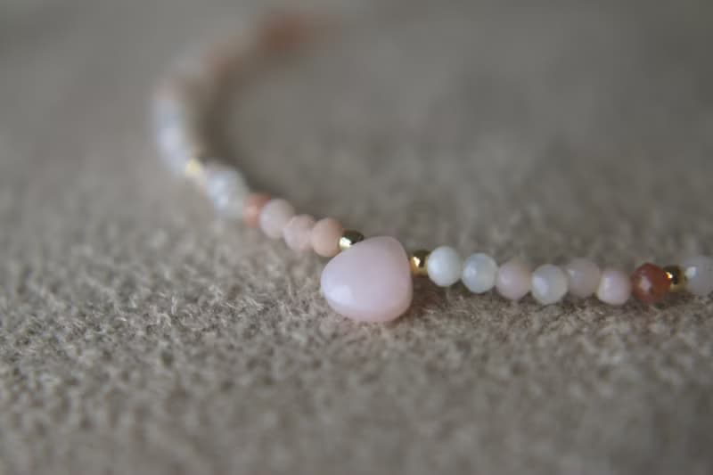 手鍊 粉紅澳寶 天然石 - 安心 -
