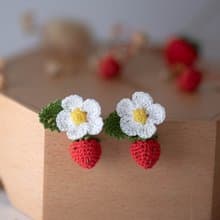 【小白花草莓】 耳環 微鉤 針織 花 耳飾 耳夾 手作 耳針