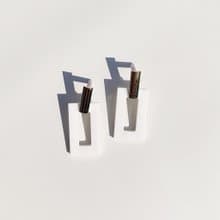 經典白金簍空壓克力耳環 White chips Earrings