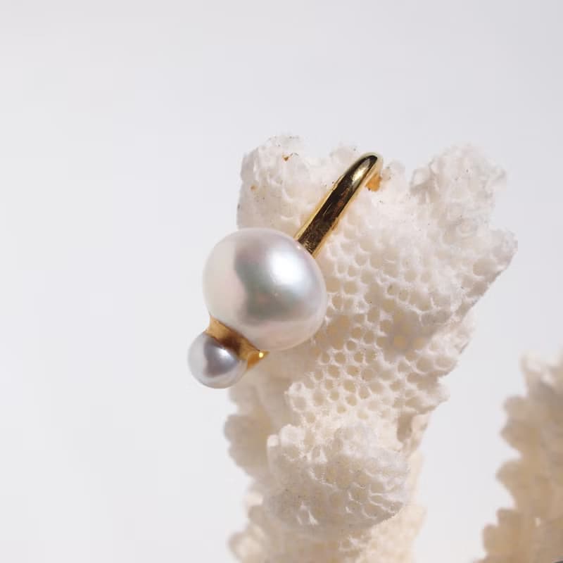 金継ぎダブルパール   イヤーカフ   Bubbles   淡水パール  バロックパール  金粉