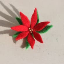 羊毛氈聖誕紅別針 傳統紅 聖誕禮物 交換禮物 現貨款 可直接下標
