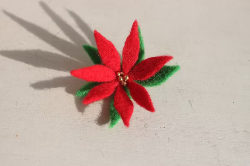 羊毛氈聖誕紅別針 傳統紅 聖誕禮物 交換禮物 現貨款 可直接下標