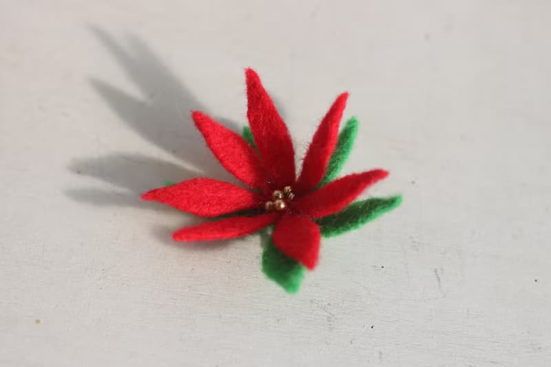 羊毛氈聖誕紅別針 傳統紅 聖誕禮物 交換禮物 現貨款 可直接下標