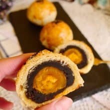 中秋限定─半月蛋黃酥(一盒六入)
