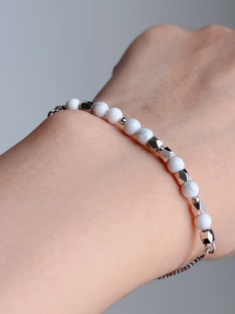 Luck 摩斯密碼手鍊 | 白松石天然石 | 伸縮手環 | 正能量飾品