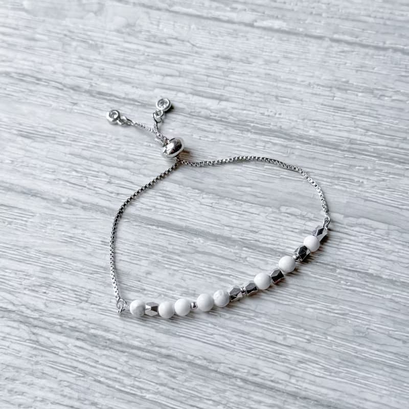 Luck 摩斯密碼手鍊 | 白松石天然石 | 伸縮手環 | 正能量飾品