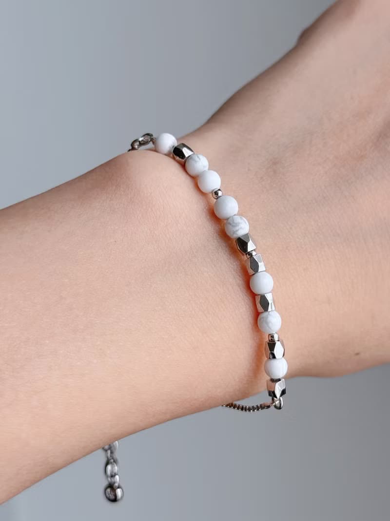 Luck 摩斯密碼手鍊 | 白松石天然石 | 伸縮手環 | 正能量飾品