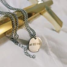 男女鈦鋼put God first圓牌項鍊/福音禮品/基督教