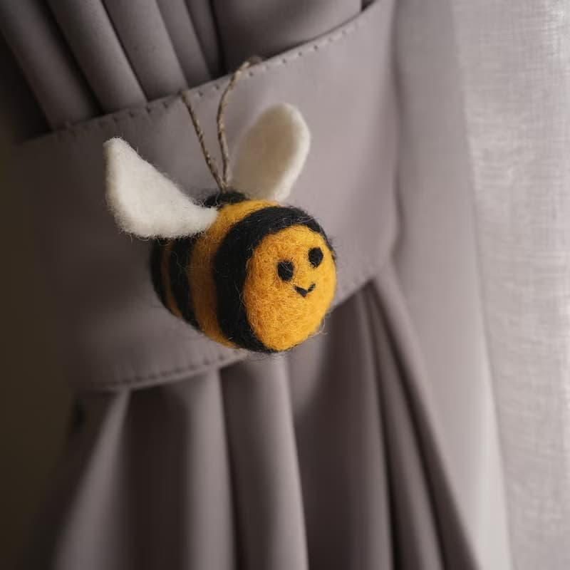 100% Wool 自然系列羊毛氈吊飾 _開心蜜蜂_公平貿易