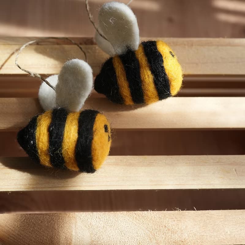 100% Wool 自然系列羊毛氈吊飾 _開心蜜蜂_公平貿易
