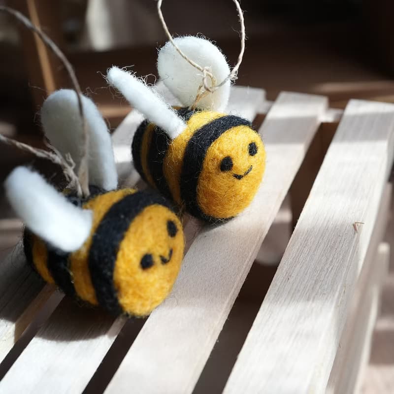 100% Wool 自然系列羊毛氈吊飾 _開心蜜蜂_公平貿易