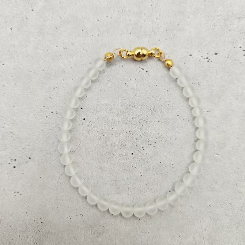 【日本製】フロスト水晶の細身ブレスレット　不器用さんでも安心、ストレスゼロのワンタッチ装着