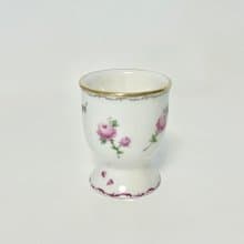 手描きのピンクのバラのエッグスタンド