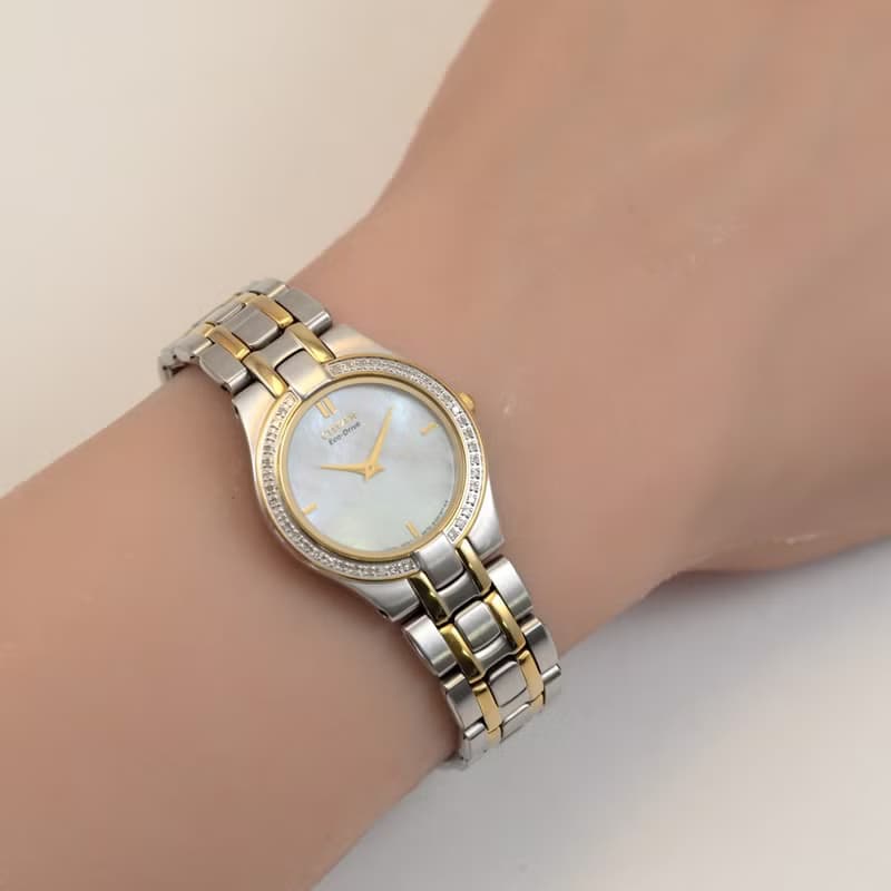 CITIZEN STILETTO Eco-Drive 女性用 ソーラー腕時計 ダイヤベゼル マザーオブパール文字盤 手錶