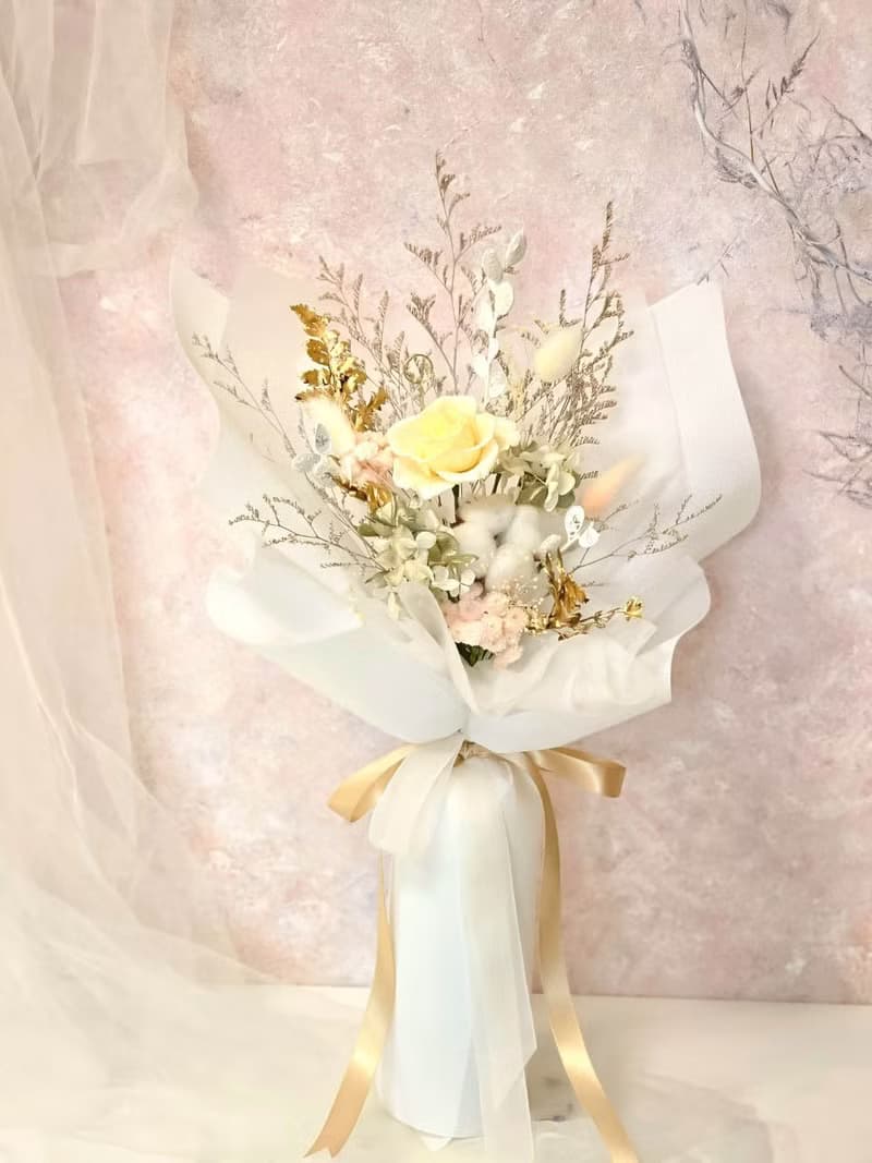 白金永生玫瑰花束 情人節花束 求婚花束 鵝黃色玫瑰花束