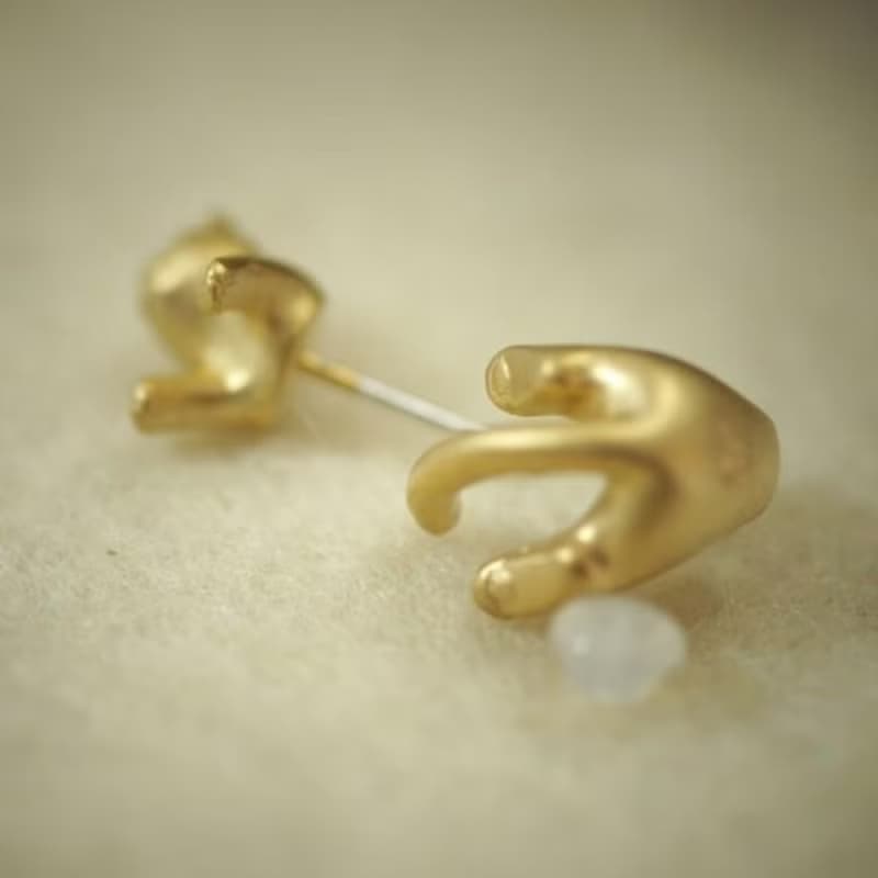 グリとラテュの猫ピアス　ラテュ　マットゴールド　 片耳