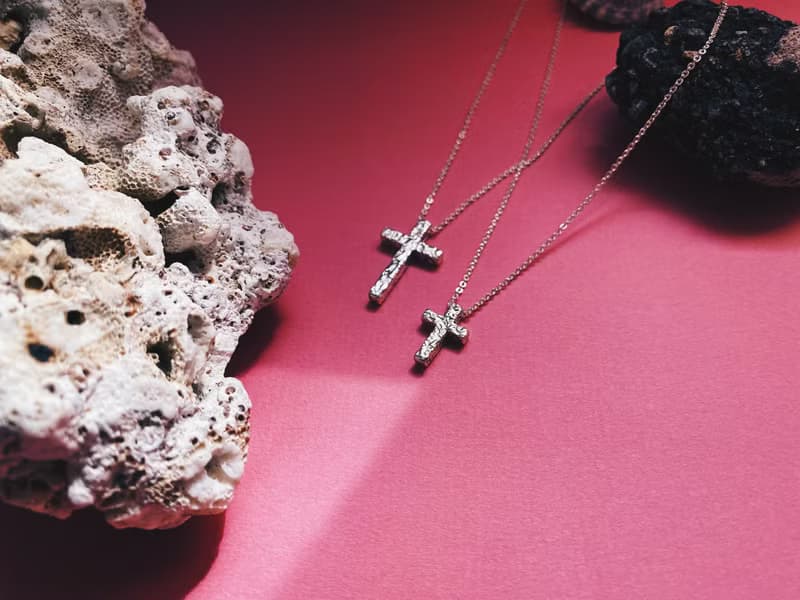 鍛敲十字架項鍊