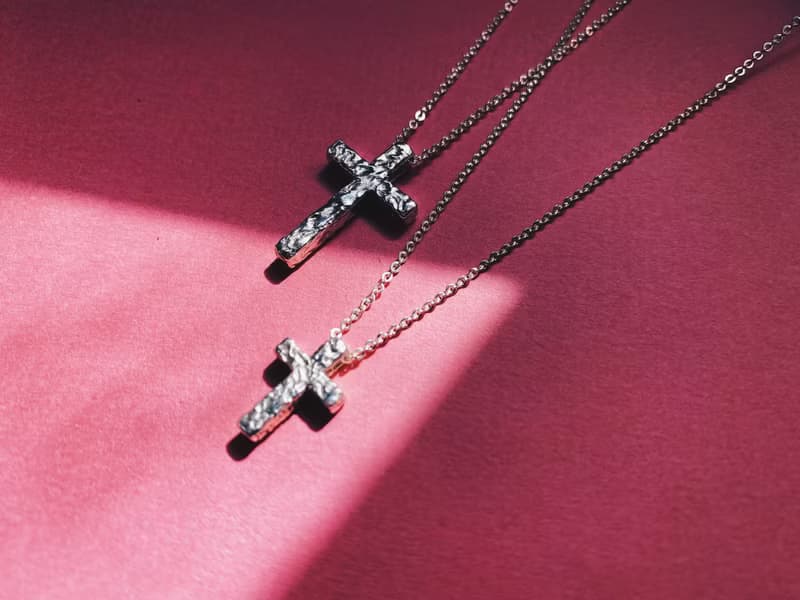 鍛敲十字架項鍊