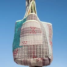 紗麗布手拿包 古布手提包 手工刺繡小物袋 手工縫紗麗布便當袋-彩