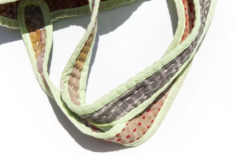 紗麗布手拿包 古布手提包 手工刺繡小物袋 手工縫紗麗布便當袋-彩