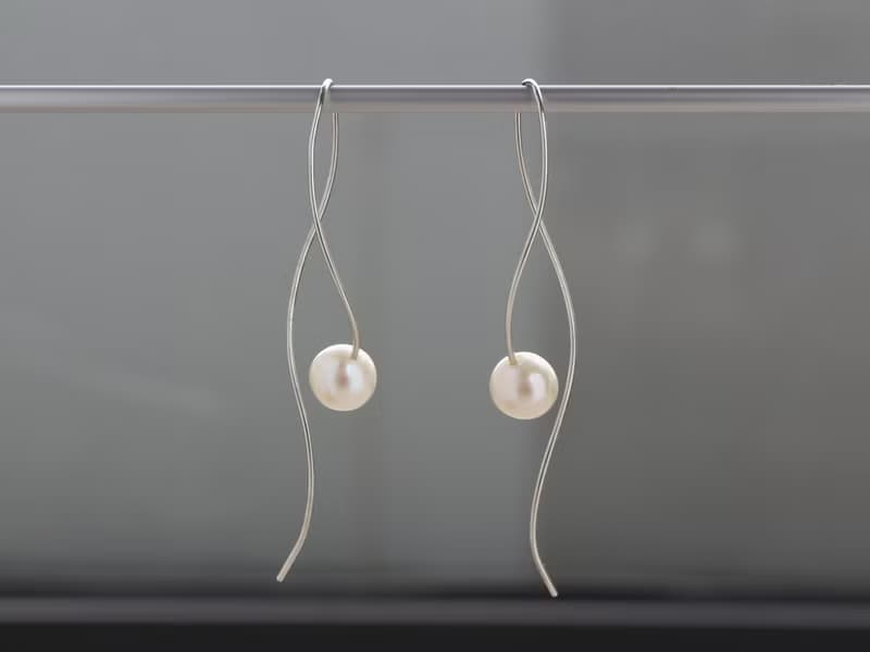 SV935(Argentium)-nuance curve pearl pierced earrings