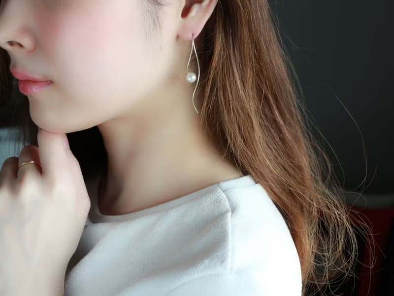 SV935(Argentium)-nuance curve pearl pierced earrings