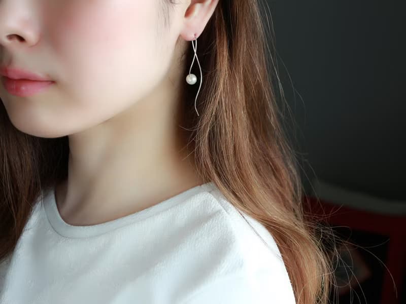 SV935(Argentium)-nuance curve pearl pierced earrings