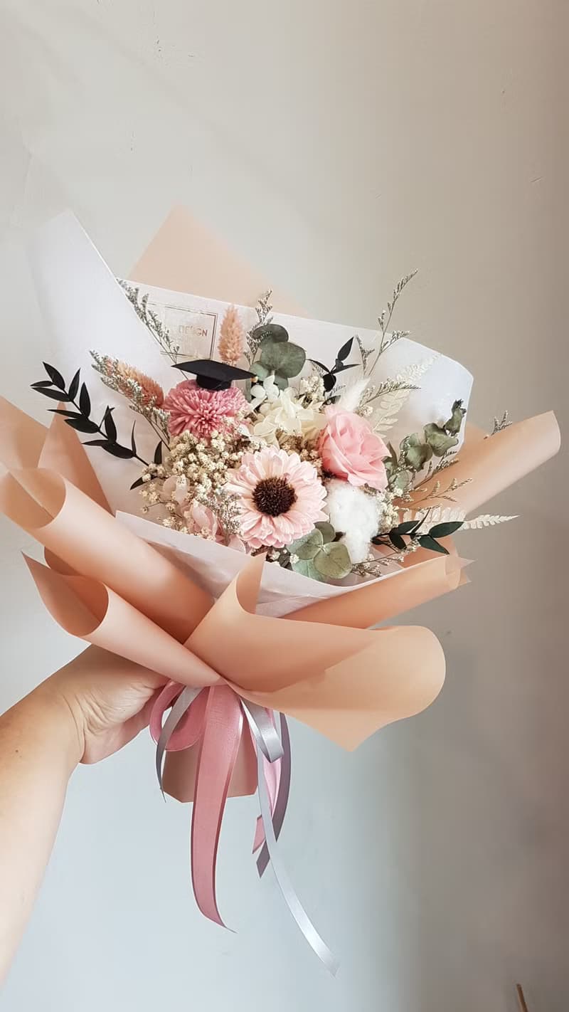 海藏設計│奶茶粉向日葵。畢業花束 /情人節花束/乾燥花束