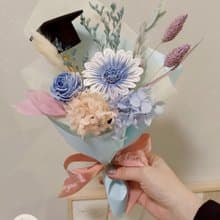 蘿莎花兒 漸層天藍非洲菊索拉花 畢業小花束