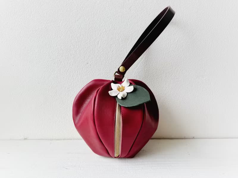 栃木レザー　ミニポーチ 　pomme　レッド  お花付き