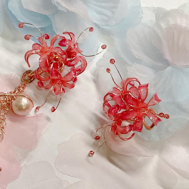渲染色彩 貼耳式彼岸花 不對稱療癒系耳環 無痛耳夾/耳針