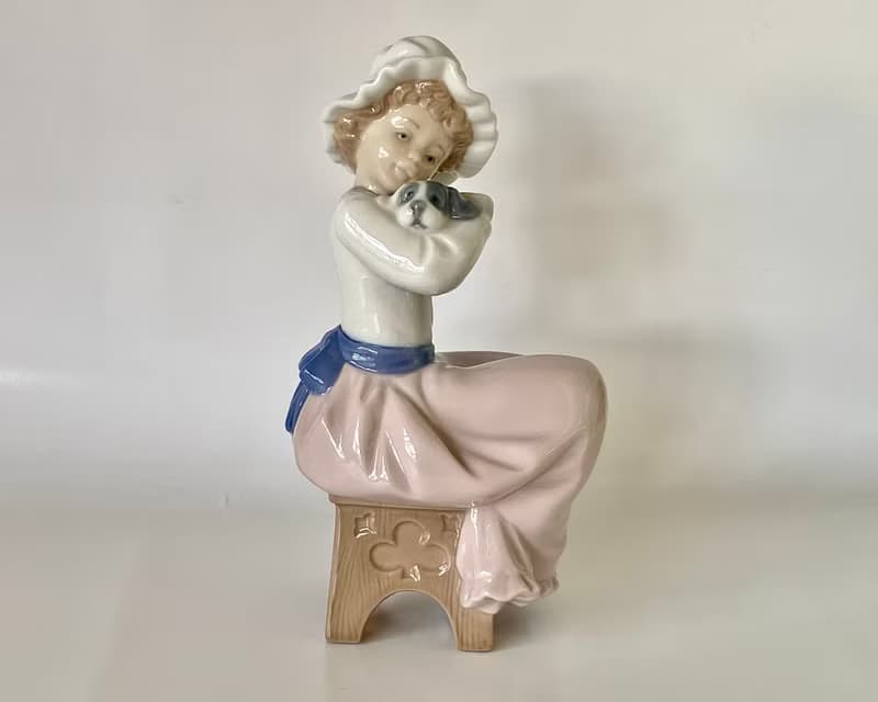 Lladro NAO 大擁抱女孩和小狗雕像 1987 年復古
