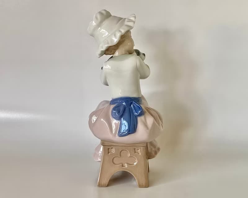 Lladro NAO 大擁抱女孩和小狗雕像 1987 年復古
