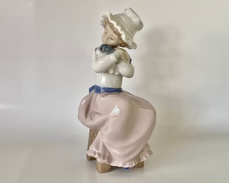 Lladro NAO 大擁抱女孩和小狗雕像 1987 年復古