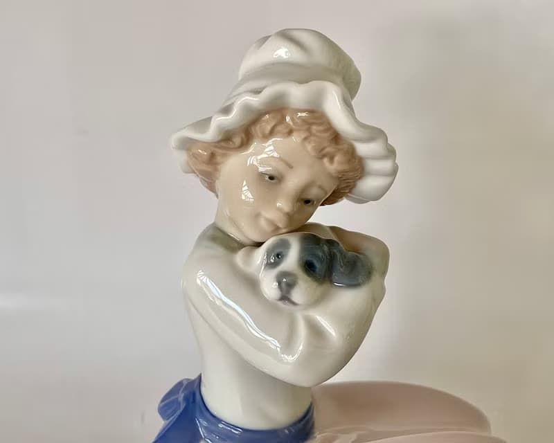 Lladro NAO 大擁抱女孩和小狗雕像 1987 年復古