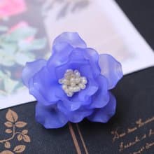 バラのブローチ マリンブルー　薔薇 ローズ 一重咲き 花 フラワー コサージュ 軽い 優雅 青 海 半八重咲き 大人可愛い 大人かわいい フェミニン 清楚