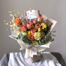 【鮮花】黃橘色玫瑰康乃馨自然風鮮花花束