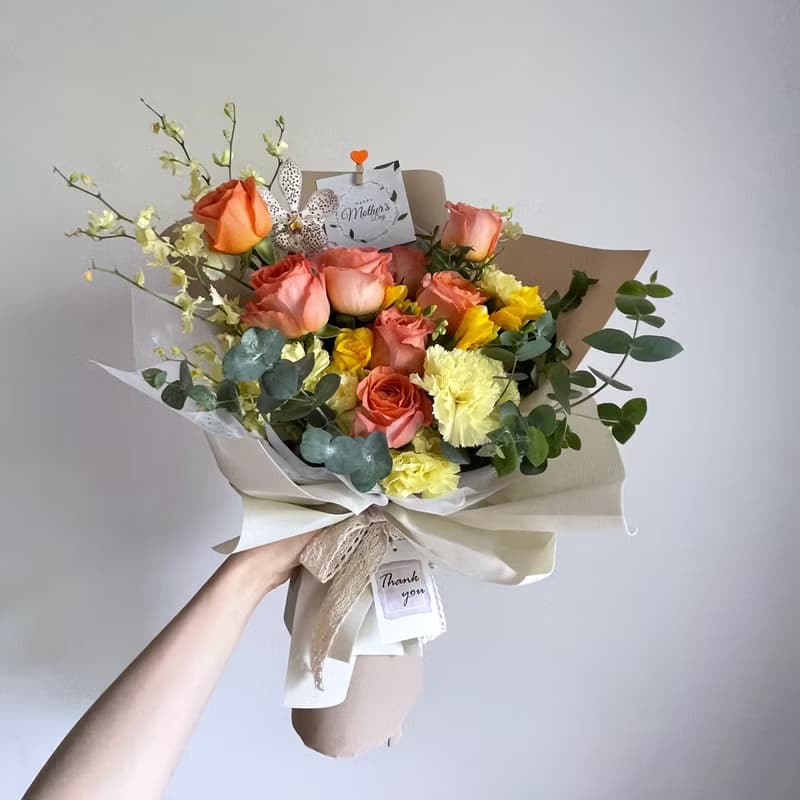 【鮮花】黃橘色玫瑰康乃馨自然風鮮花花束