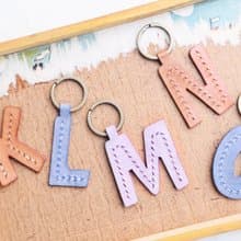 【頭文字 K｜L｜M｜N｜O 英文字母鎖匙扣—白蠟皮組｜W.W 】好好縫 皮革材料包 手工包 擦蠟皮 匙扣 鑰匙圈 簡約實用 意大利皮 植鞣革 皮革DIY